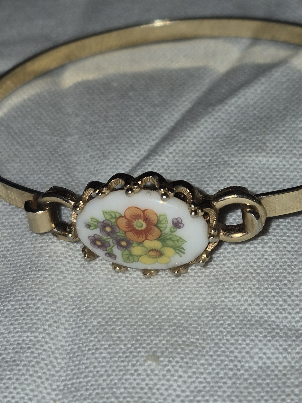 Avon Gold-Tone Bangle with Orange Floral Porcelain Medallion - Picture 3 of 4